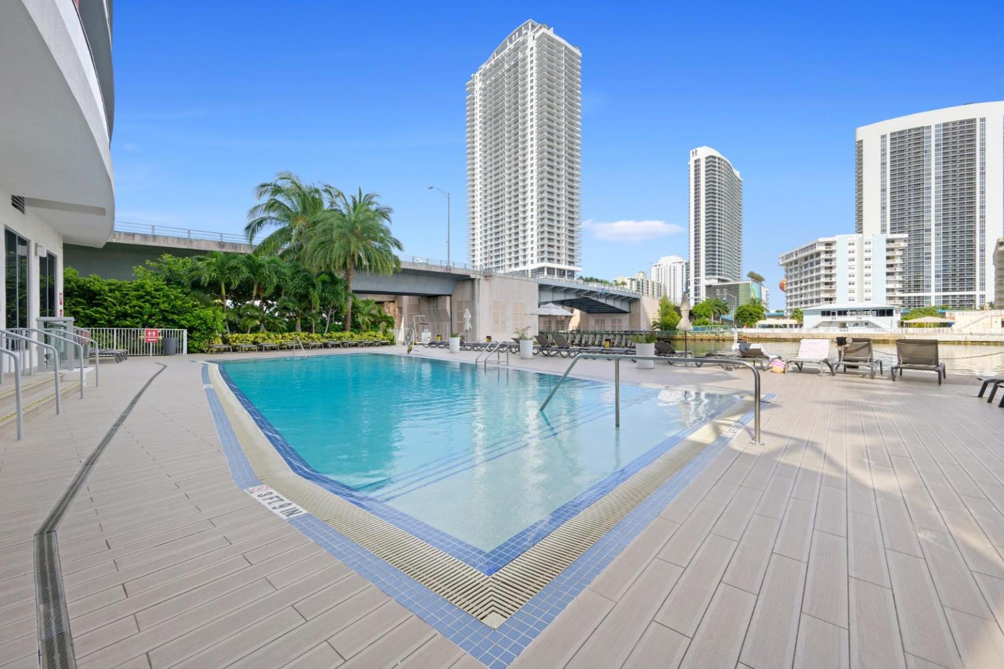 Hallandale Sky Water View Hallandale Beach Dış mekan fotoğraf